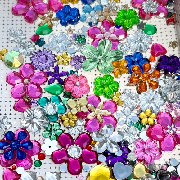 200+ JEWELS LARGE MED SM GEMS SPARKLES FLAT BACKS MIXED LOT DIY CRAFTING BULK - Picture 14 of 16